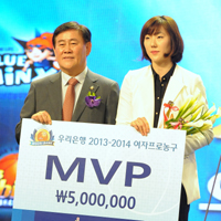 [대표 이미지] 박혜진, 생애 첫 정규리그 MVP…김이슬 신인상(시상식 종합)